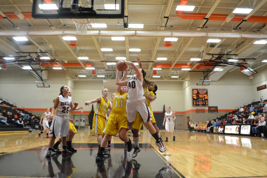 Huntley Red Raiders player attempts to score against the Jacobs Golden Eagles (M. Krebs).