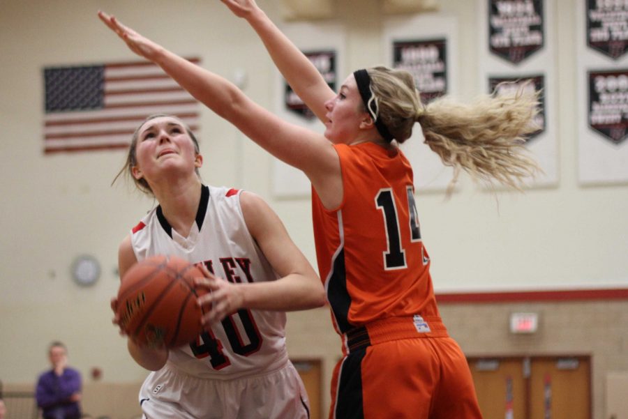 [GALLERY] Girls basketball defeats McHenry at home
