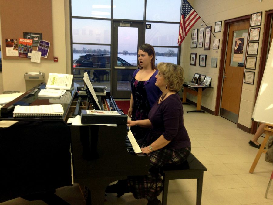 Bailey Kiley sings as her accompanist, Linda Mulcahy, plays piano (H. Baldacci).