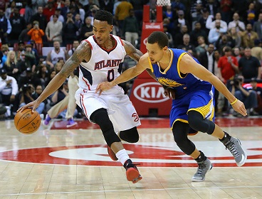 The Golden State Warriors Stephen Curry, right, looks on as the Atlanta Hawks Jeff Teague steals the ball from him late in the fourth quarter on Friday, Feb. 6, 2015, at Philips Arena in Atlanta. The Hawks won, 124-116. (Curtis Compton/Atlanta Journal-Constitution/TNS