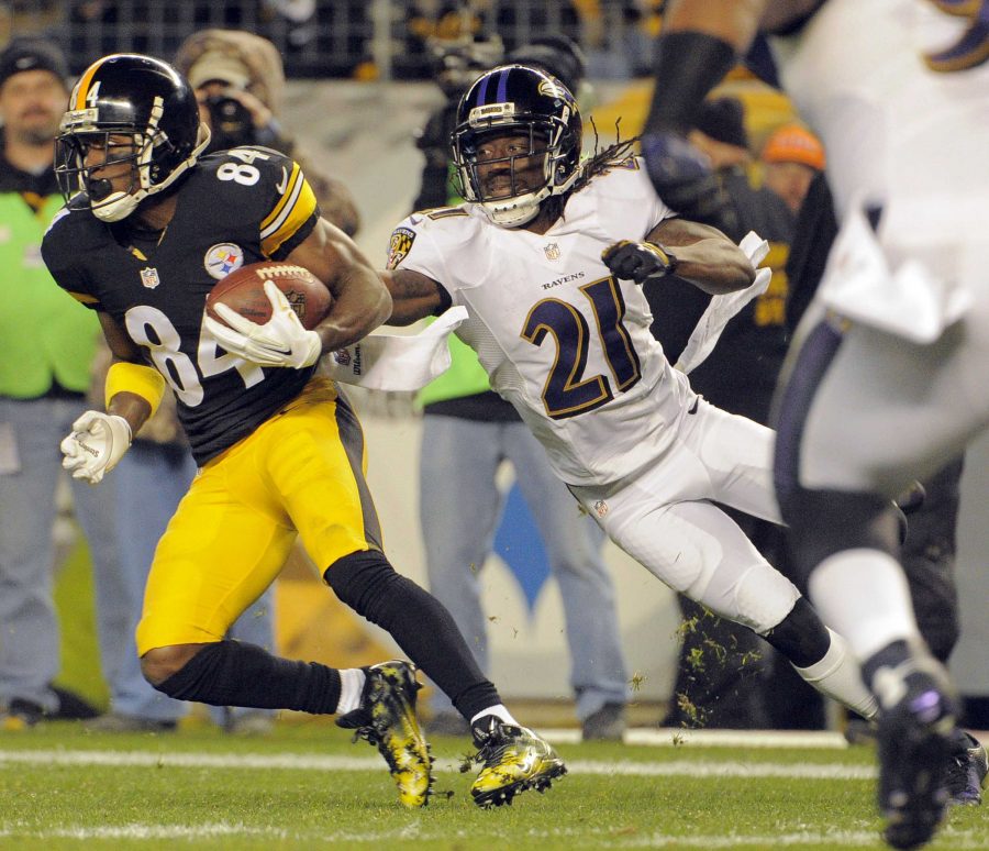 Pittsburgh Steelers wide receiver Antonio Brown (84) eludes Baltimore Ravens cornerback Lardarius Webb (21) for the team's first conversion of the game during the first quarter on Sunday, Nov. 2, 2014, at Heinz Field in Pittsburgh. (Karl Merton Ferron/Baltimore Sun/MCT)