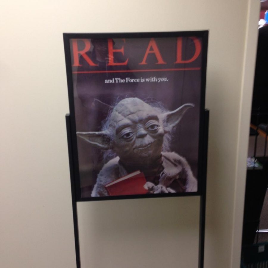 Yoda advises the guest to read books (T. Lopez)