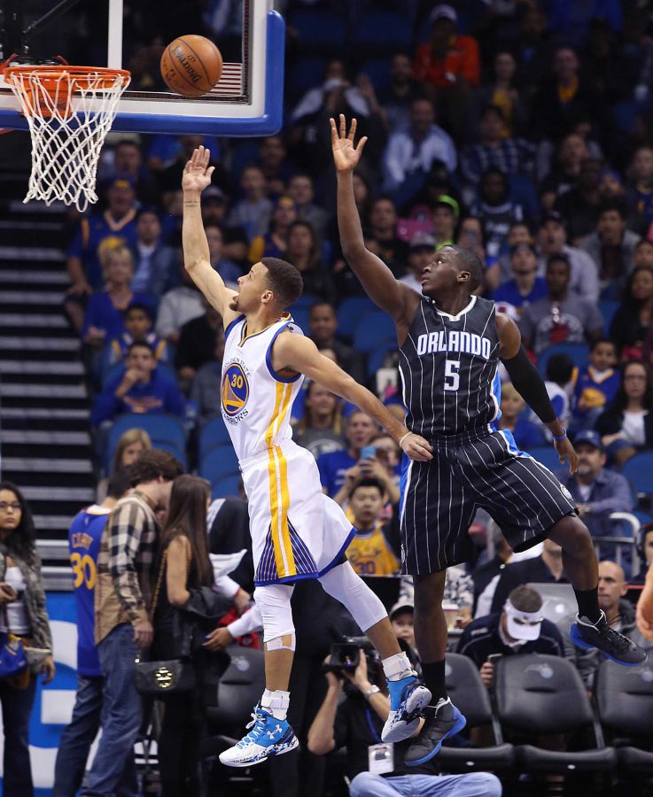 The Golden State Warriors Stephen Curry (30) scores past the Orlando Magics Victor Oladipo (5) at the Amway Center on Thursday, Feb. 25, 2016, in Orlando, Fla. (Stephen M. Dowell/Orlando Sentinel/TNS)