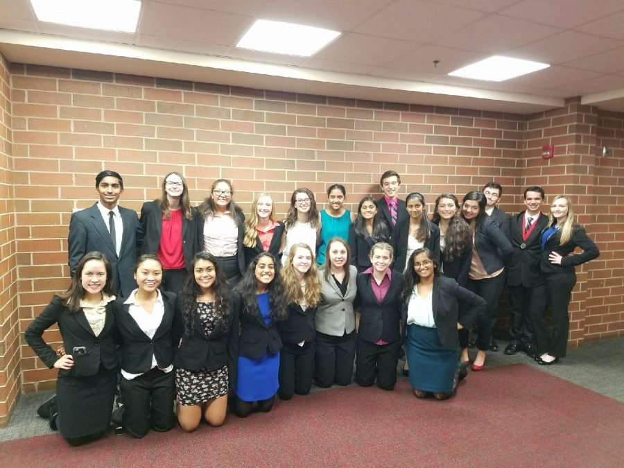 Speech team members pose after a successful tournament (F. Losbanes).