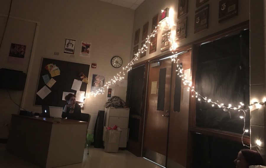 Choir room decorated for One Acts (M. Barr).