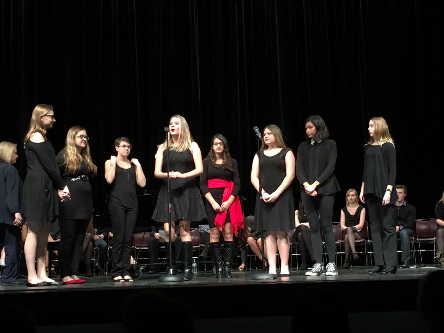 Members of Vocal Fusion perform as an ensemble (F. Losbanes).