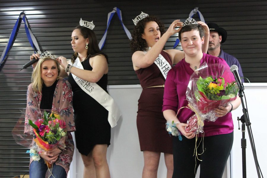 Miss Huntley and Miss Lake in the Hills crowning Julia Peluso and Jessica Diaz. (Photo courtesy of B. Governale) 