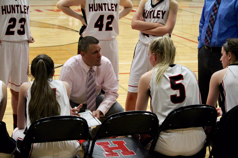 Coach+Steve+Raethz+talks+with+his+team+during+a+timeout.+%28courtesy+of+E.+Pilat%29