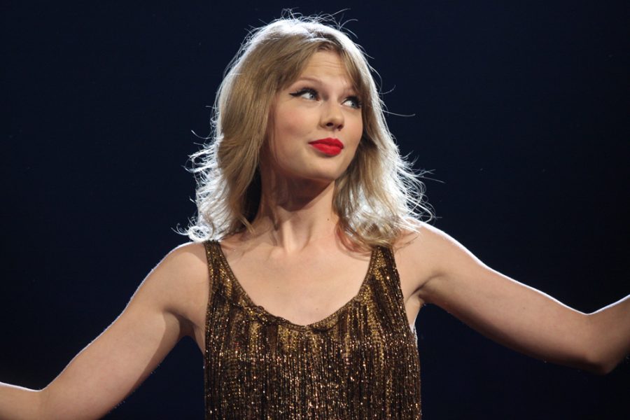 Taylor Swift swept the floor at the AMAs, winning awards for three separate categories