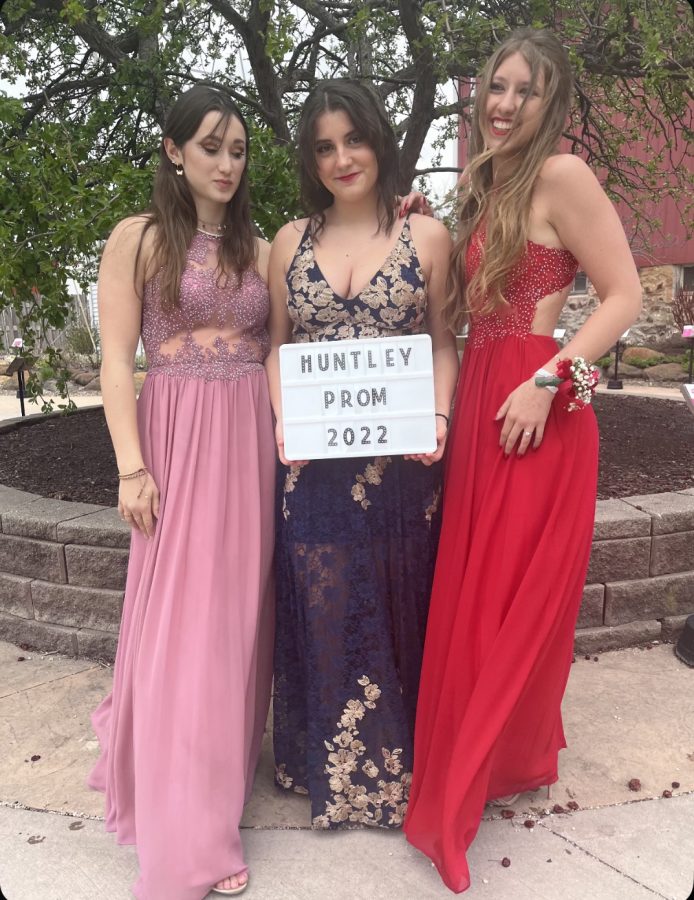 Foreign exchange-students attending Prom 2022.