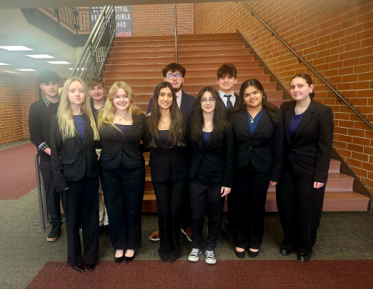 HHS Mock Trial team on their way to court